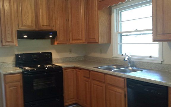 3rd image of 2577 Delano Dr