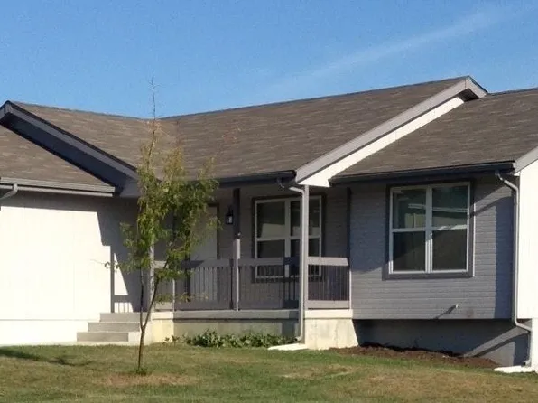 432 SE 44th St, Topeka, KS 66609