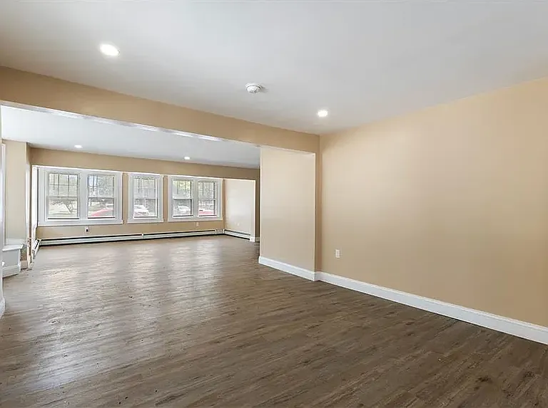 14 W Natick Rd — Photo 7