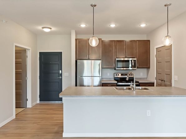 2121 S Silverthorne Ave #215