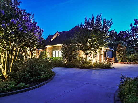 4th image of 1014 Englewood Ct