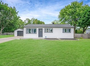 45 E Lakeland St, Bay Shore, NY 11706