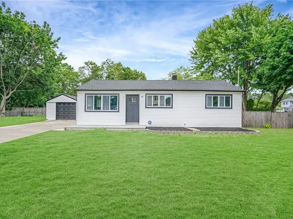 45 E Lakeland Street, Bay Shore, NY 11706