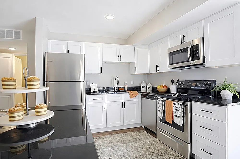 83 West — Photo 2