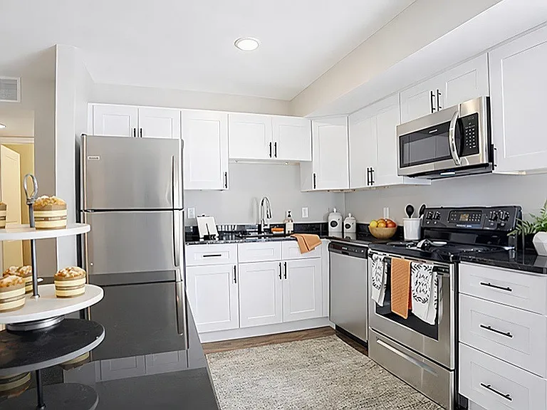 83 West — Photo 2
