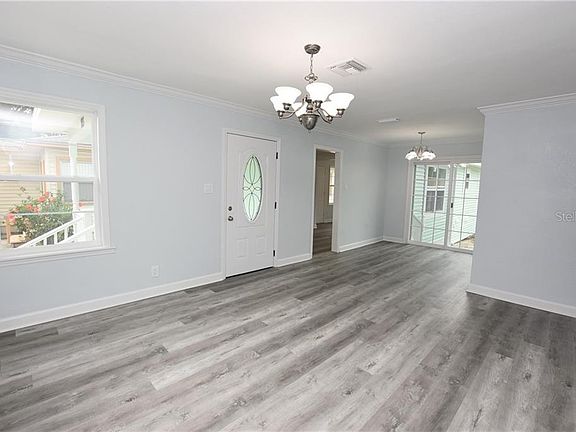 5th image of 213 Ariana St
