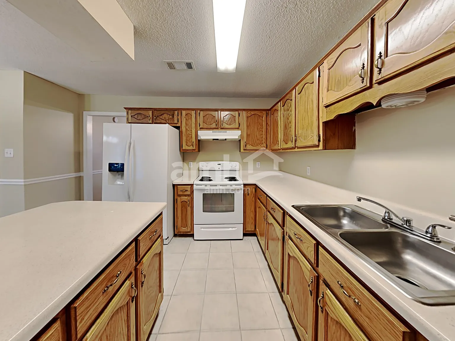 3 bed, 2.5 bath, 1561 sqft, $1,945 — Photo 4