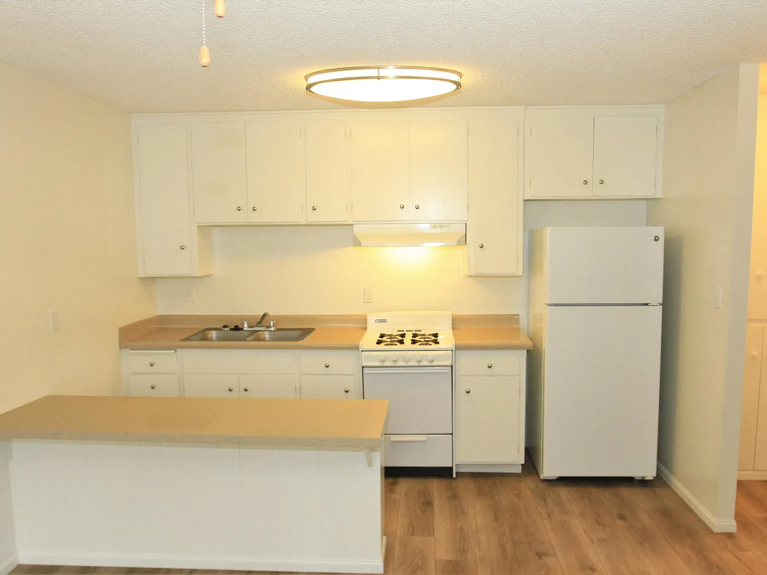 The Majestic Apartments — Photo 2