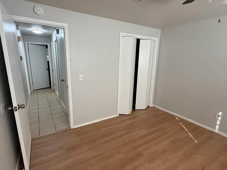 5008 Creekwood Dr — Photo 3