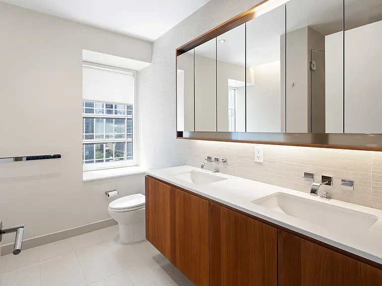 555 W 59th St #10B — Photo 8