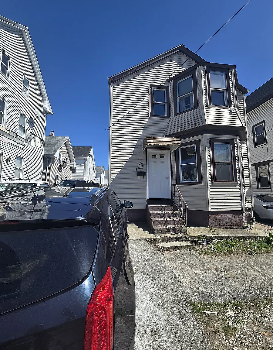 134 Sorrento St — Photo 2