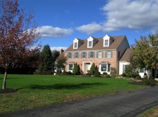 16 Carsdale Dr, Belle Mead, NJ 08502