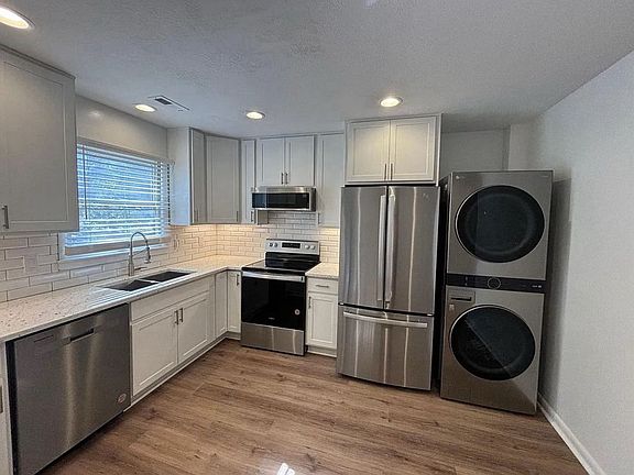 3rd image of 2812 Wayland Dr APT C