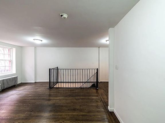 4th image of 190 W 10th St APT 1A