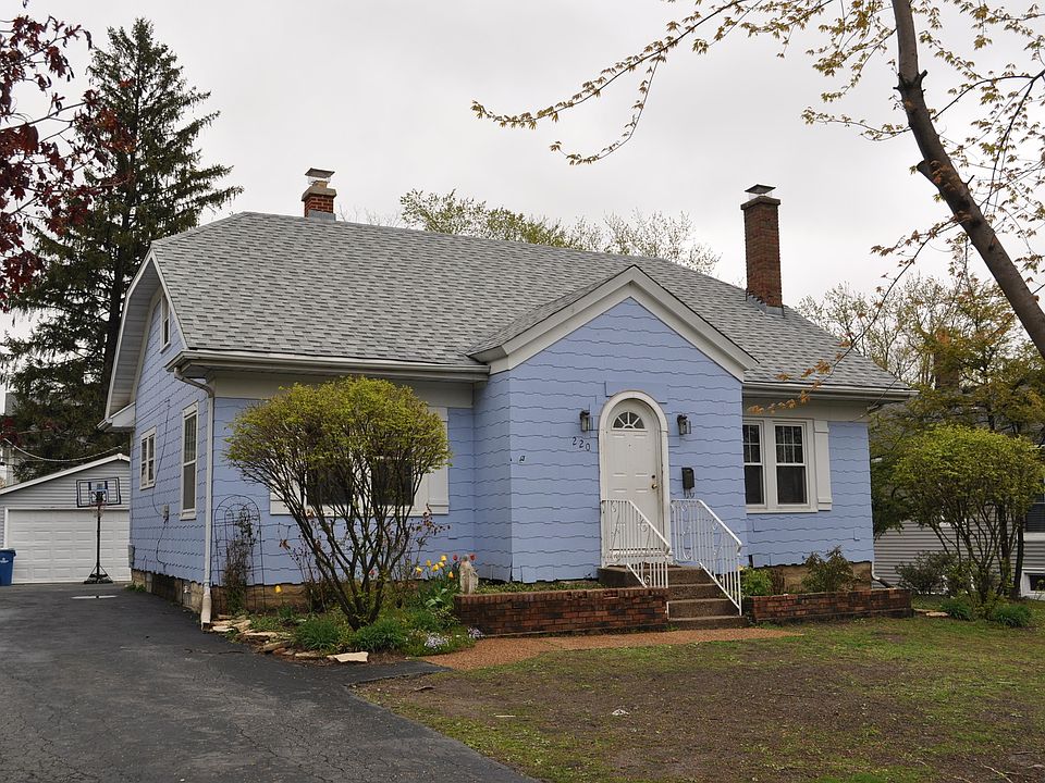 2nd image of 220 4th St