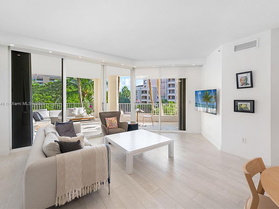 1st image of 715 Crandon Blvd APT 305