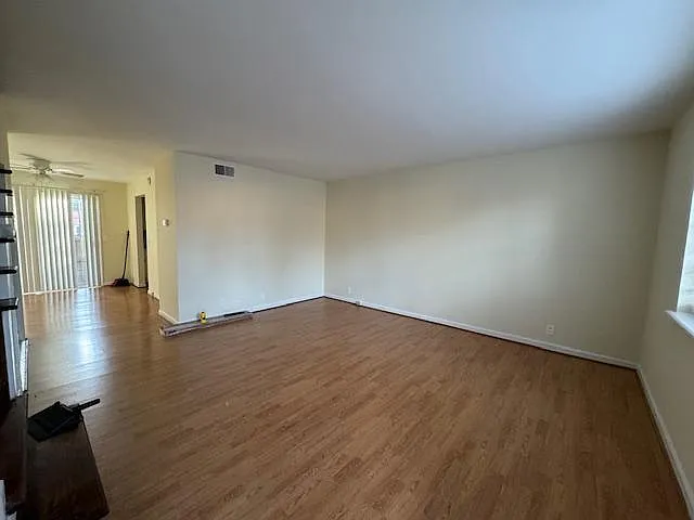 Living room - 601 Boyd Mill Ave #D2