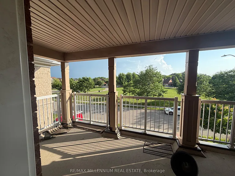 33 Nomad Cres #UPPER — Photo 11