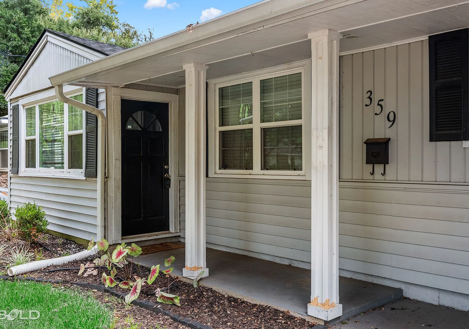 Charming 3BD/2BA Home in Shreveport Fenced Yard & Covered Patio, Move-In Ready! — Photo 3