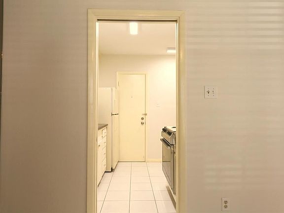 5th image of 2824 Briarhurst Dr APT 7