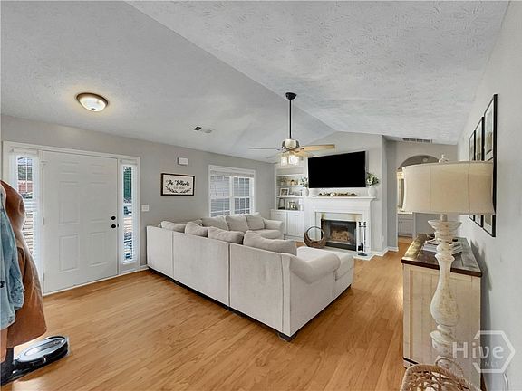 3rd image of 518 Vinemont Way