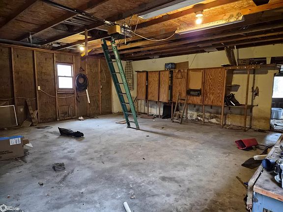 3rd image of 2411 255th St