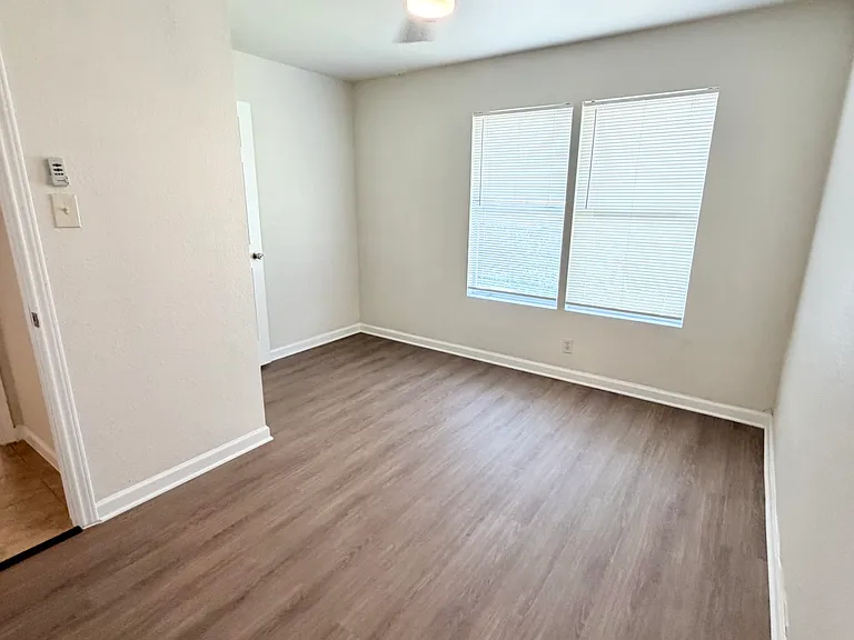 526 E Palfrey St — Photo 8