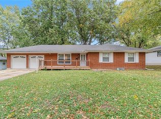 110 NW 3rd St, Blue Springs, MO 64014