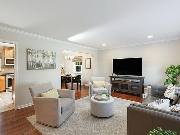 4th image of 34 Moss Avenue