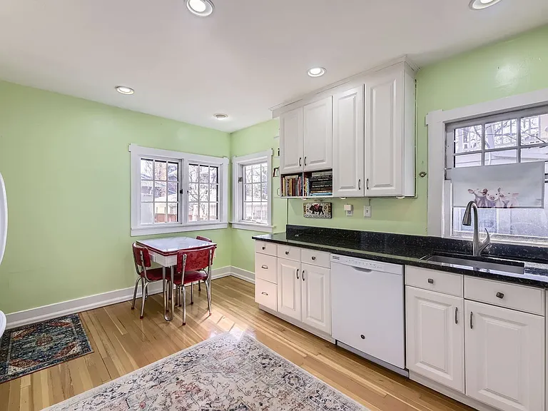 720 Josephine St — Photo 13