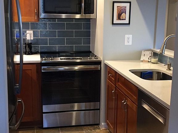 5th image of 2809 S Woodrow St APT E