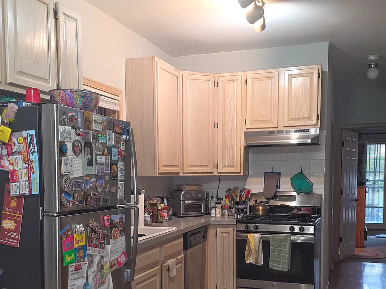 1442 W Chestnut St #1 — Photo 2