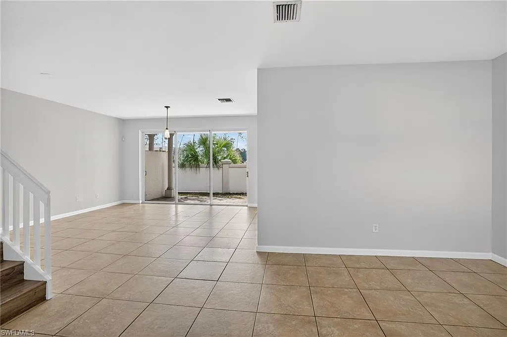 4 bed, 2.5 bath, 1828 sqft, $2,700 — Photo 2