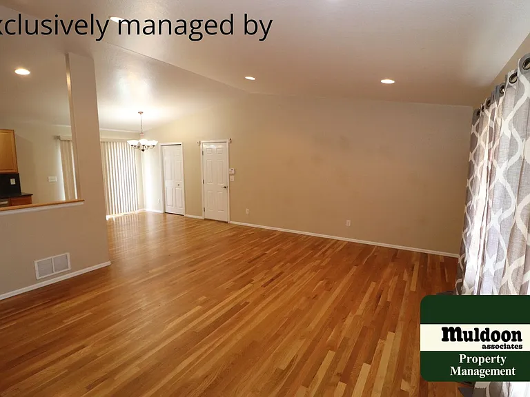 291 W Elgin Dr — Photo 3