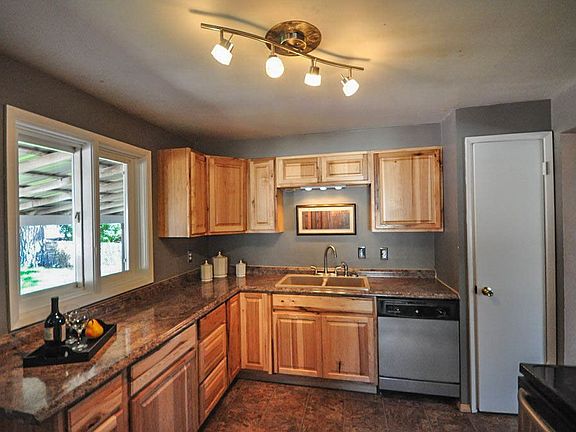 5th image of 6624 N Lynnwood St