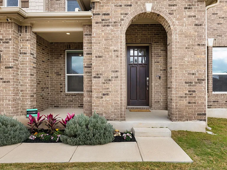 1709 Stinnett Dr — Photo 2