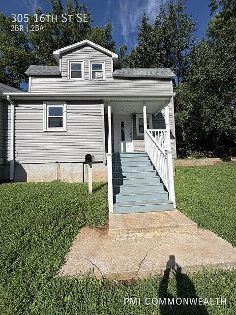2 Bed / 2 Bath Single Family (Available Now) — Photo 2