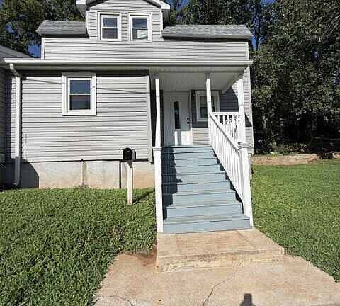 2nd image of 305 16th St SE
