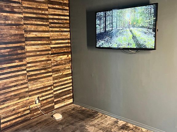 3rd image of 510 W 3rd St #2
