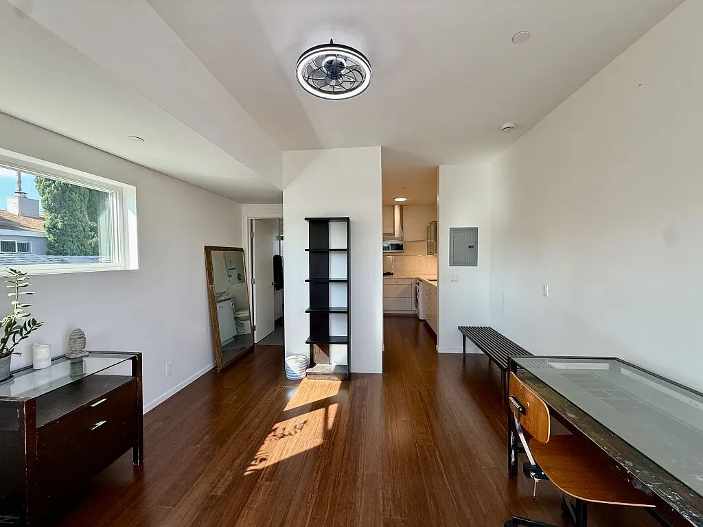 3 bed, 1.0 bath, 1092 sqft, $2,100 — Photo 4