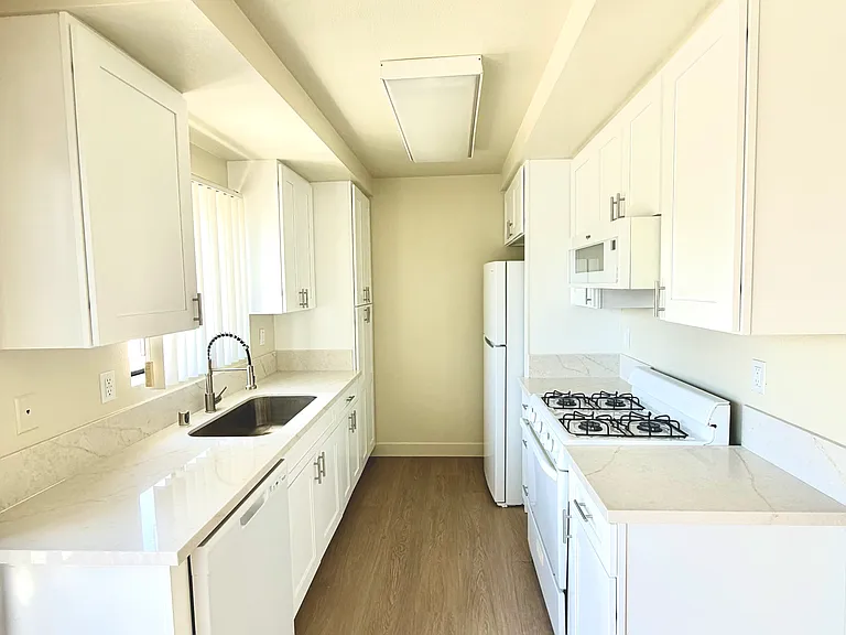 1749 Federal Ave #9 — Photo 11