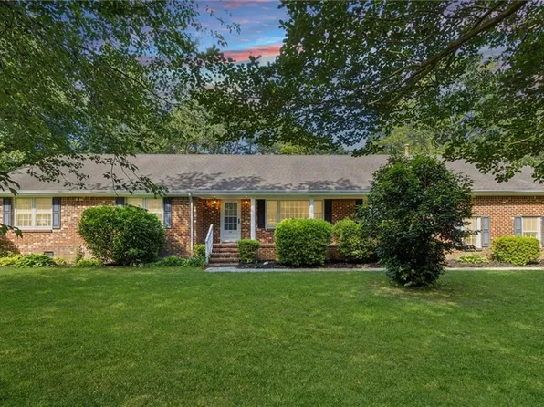 829 Prince Phillip Dr, Virginia Beach, VA 23452