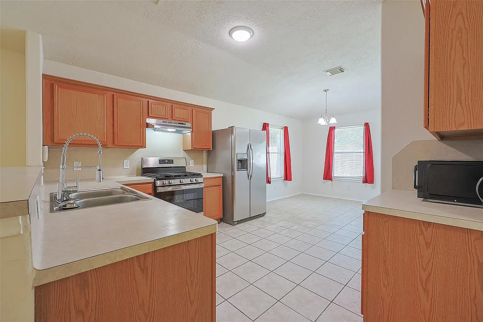 4 bed, 1651 sqft, $2,100 — Photo 4
