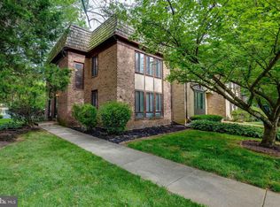 10301 Cherry View Ct, Oakton, VA 22124
