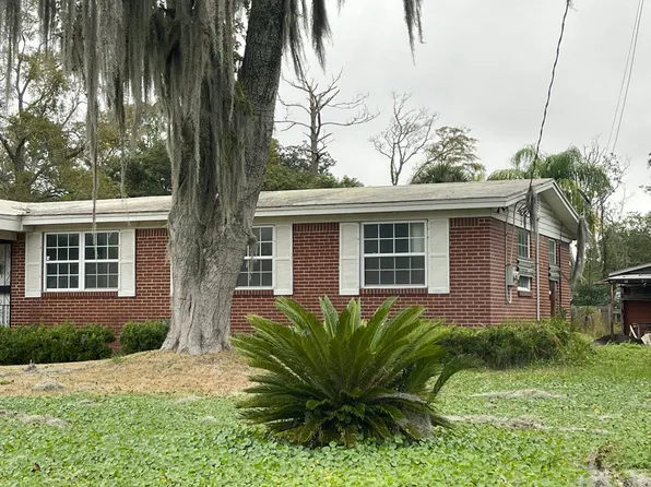 1765 Debutante Dr, Jacksonville, FL 32246
