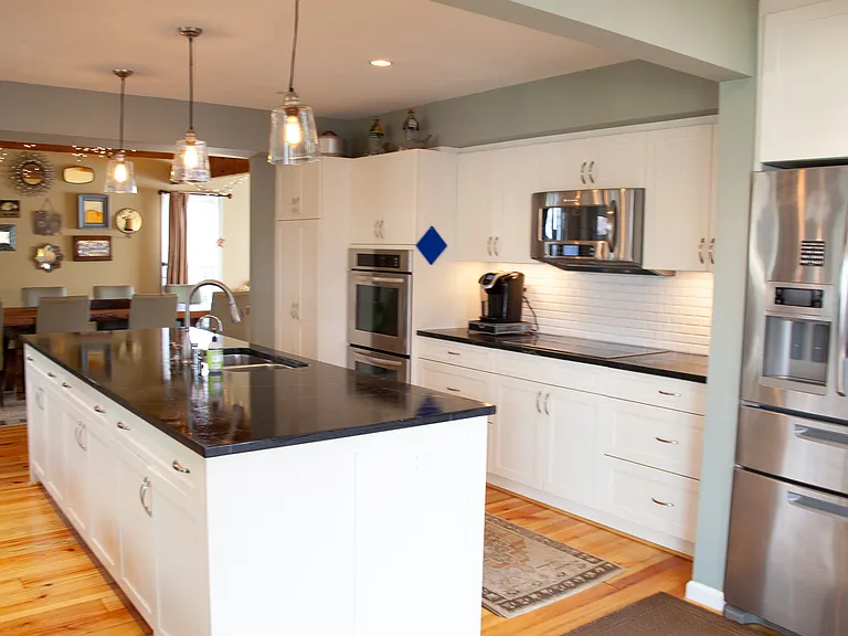 1030 Spring Cove Ln — Photo 5