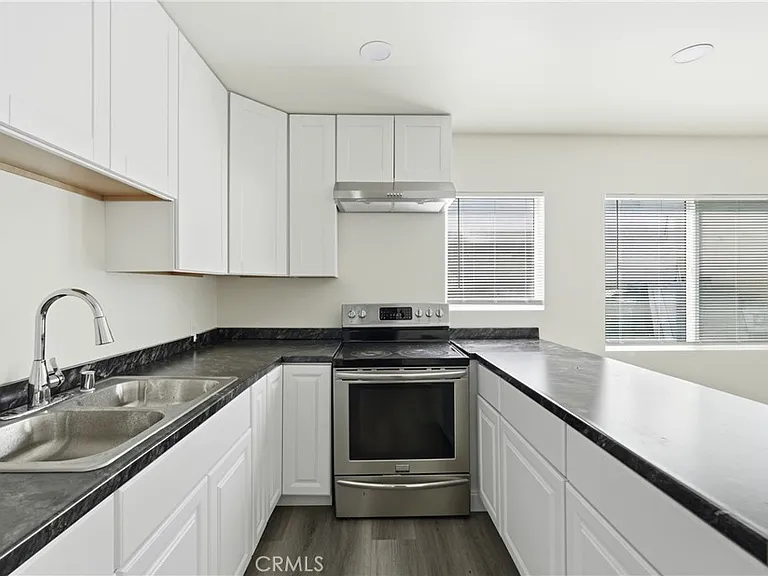 702 Walnut St #5 — Photo 1