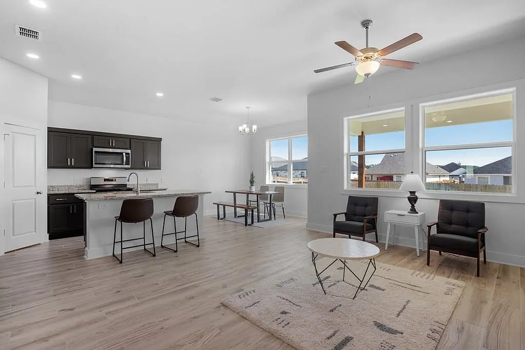 3 bed, 1566 sqft, $2,850 — Photo 1