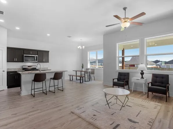 224 Riley Ln, Fredericksburg, TX 78624