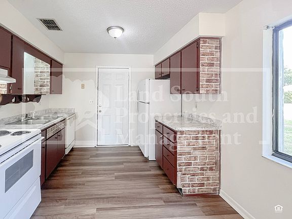 4th image of 114 Rosalynn Cir